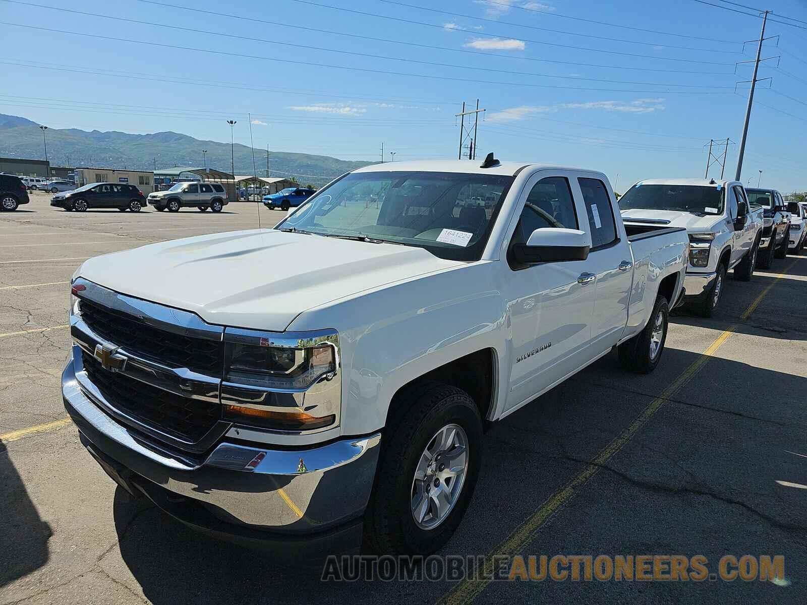 1GCVKREH4JZ358685 Chevrolet Silverado 1500 2018