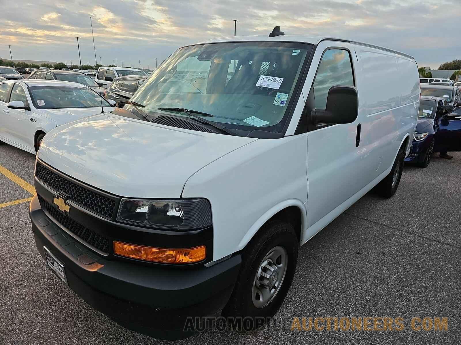 1GCWGAFP2M1310330 Chevrolet Express 2500 2021