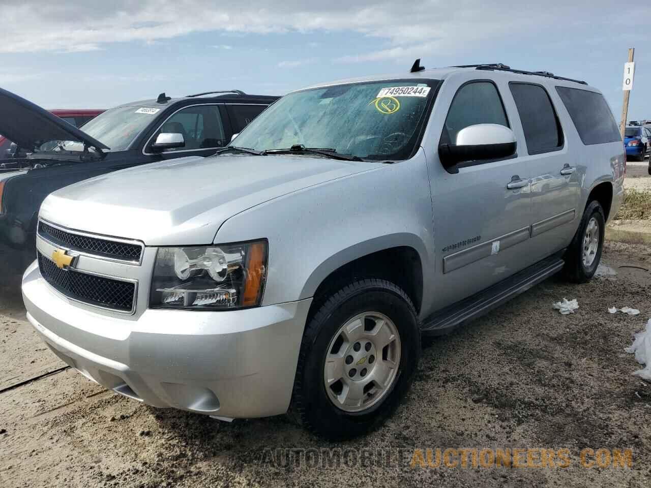 1GNSCHE07DR137842 CHEVROLET SUBURBAN 2013