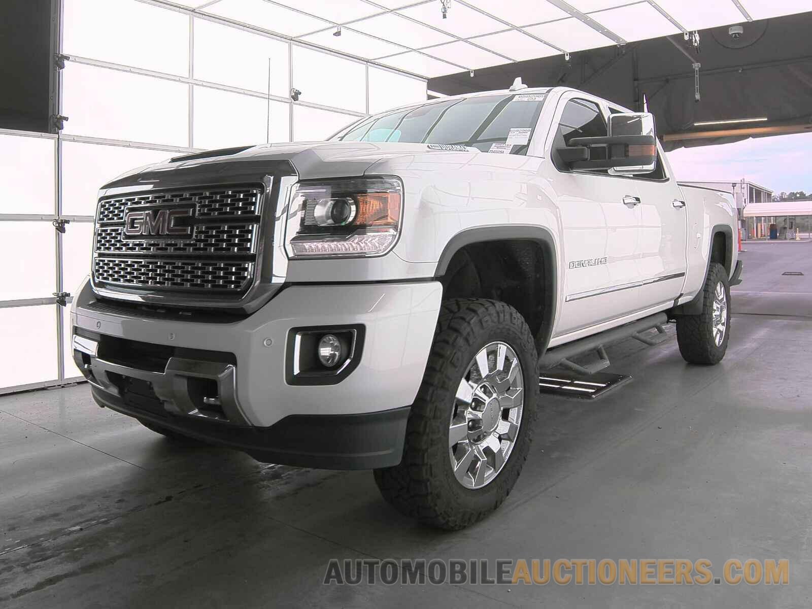 1GT12UEY0JF276438 GMC Sierra 2500 2018