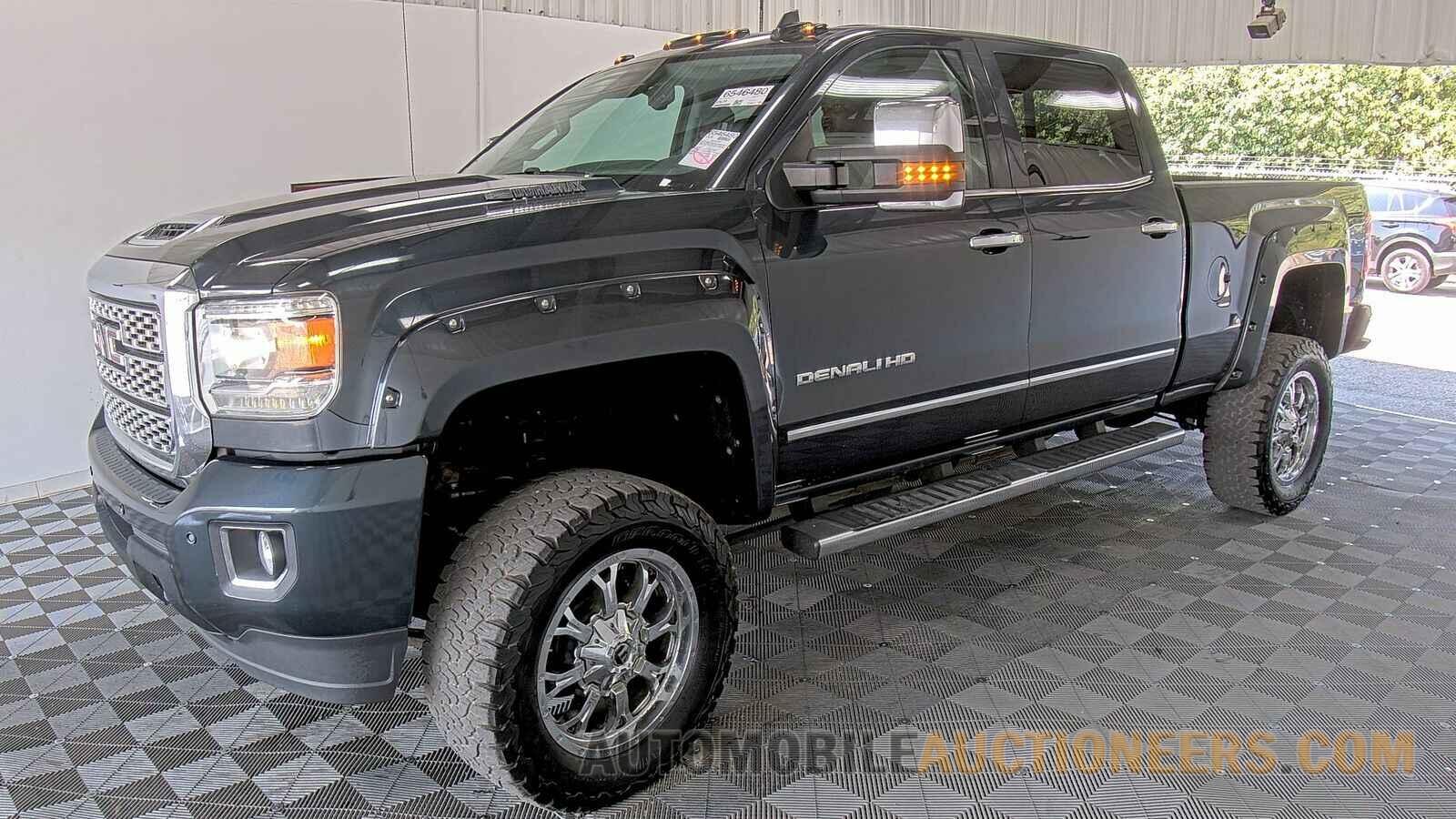 1GT12UEY6JF144879 GMC Sierra 2500 2018