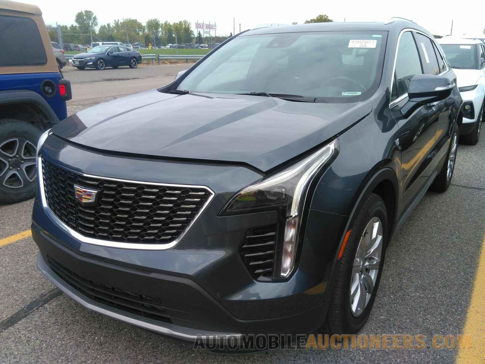 1GYFZDR43MF008099 Cadillac XT4 2021