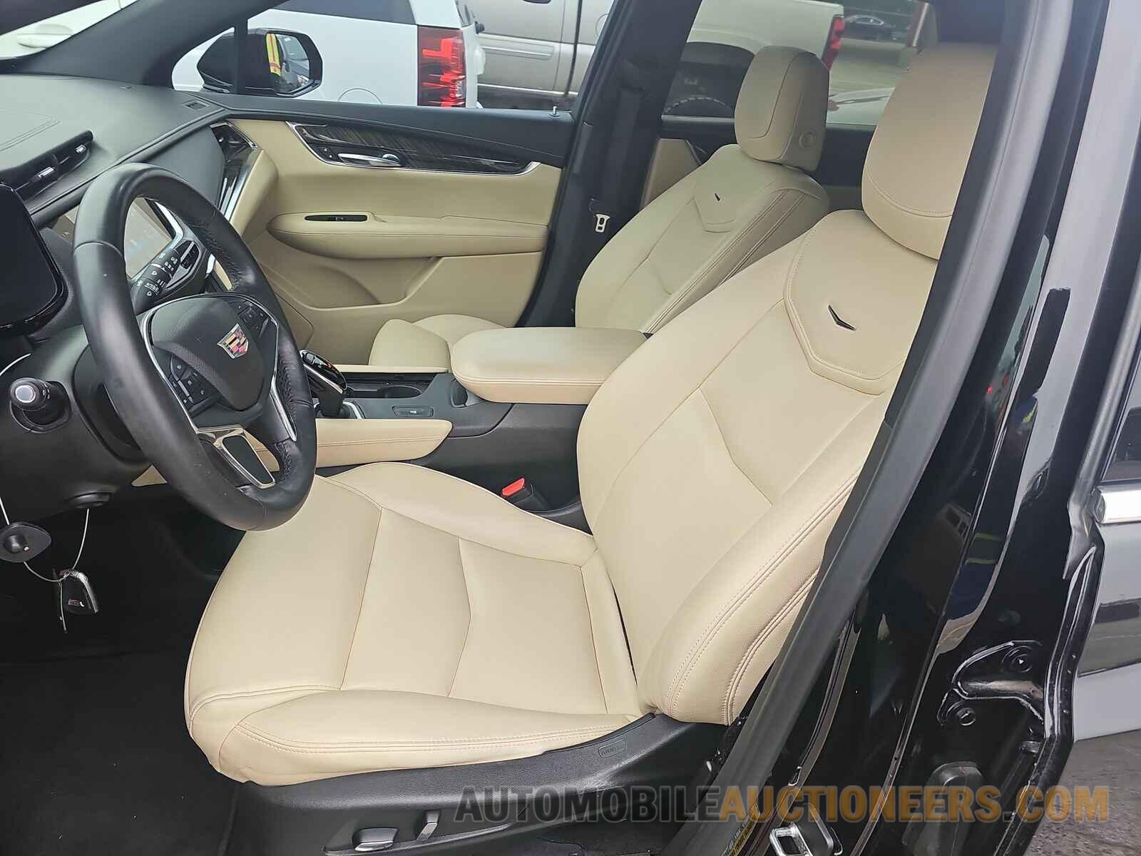 1GYKNARS1HZ186671 Cadillac XT5 2017