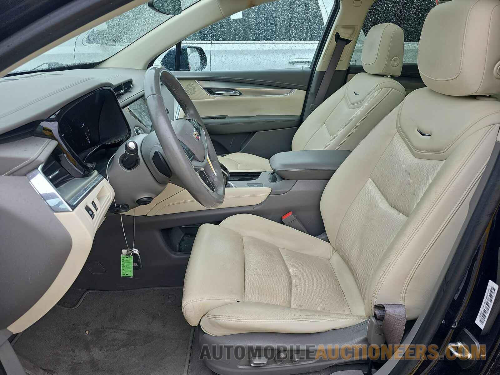 1GYKNBRS2HZ122368 Cadillac XT5 2017