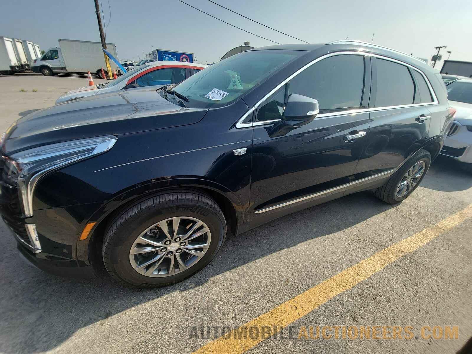 1GYKNCR49MZ135989 Cadillac XT5 2021