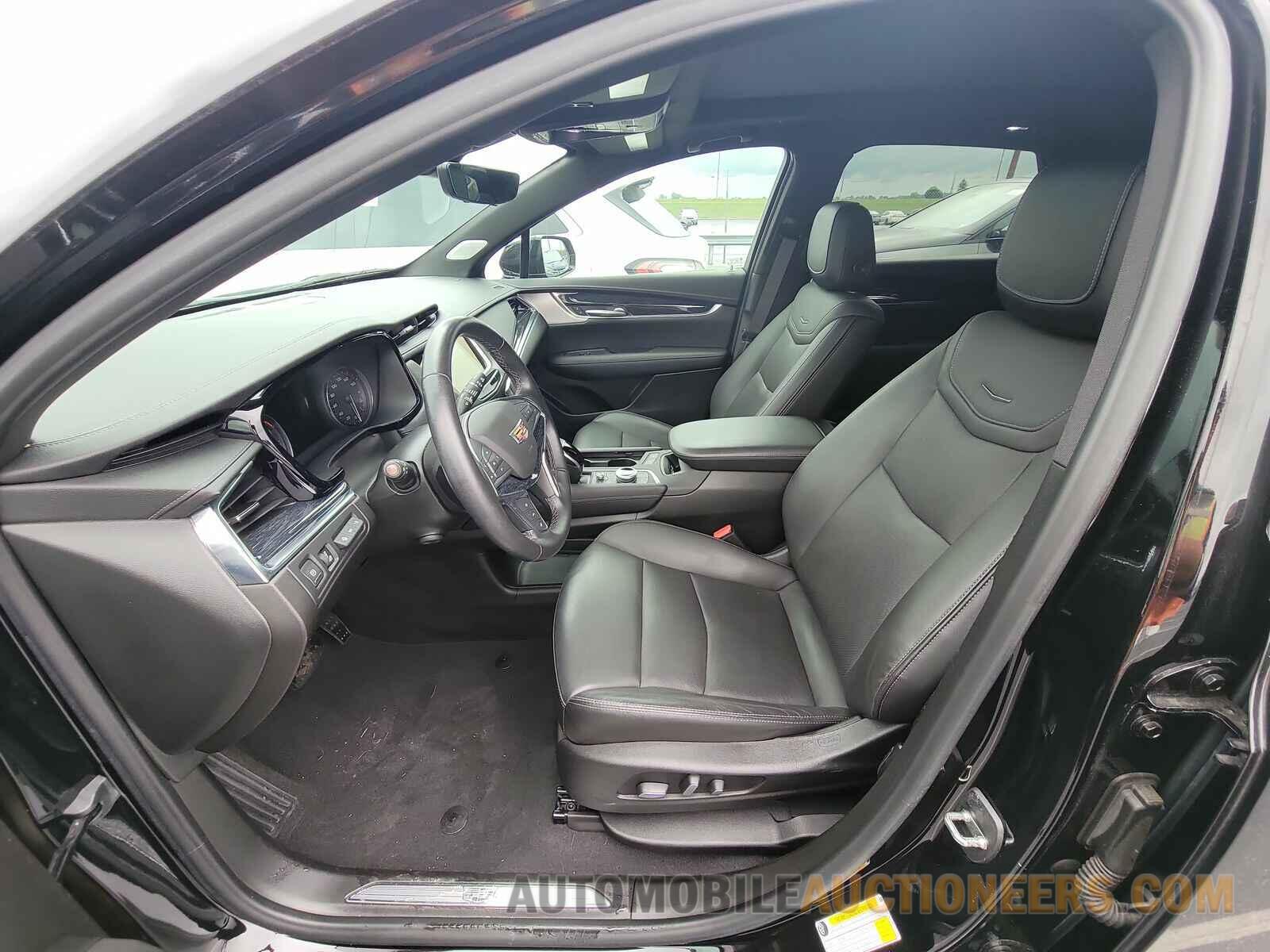 1GYKNCRS1MZ207265 Cadillac XT5 2021