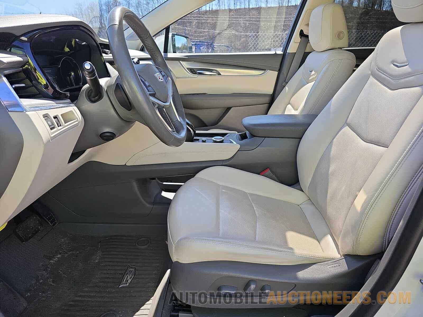 1GYKNDRS3MZ124037 Cadillac XT5 2021