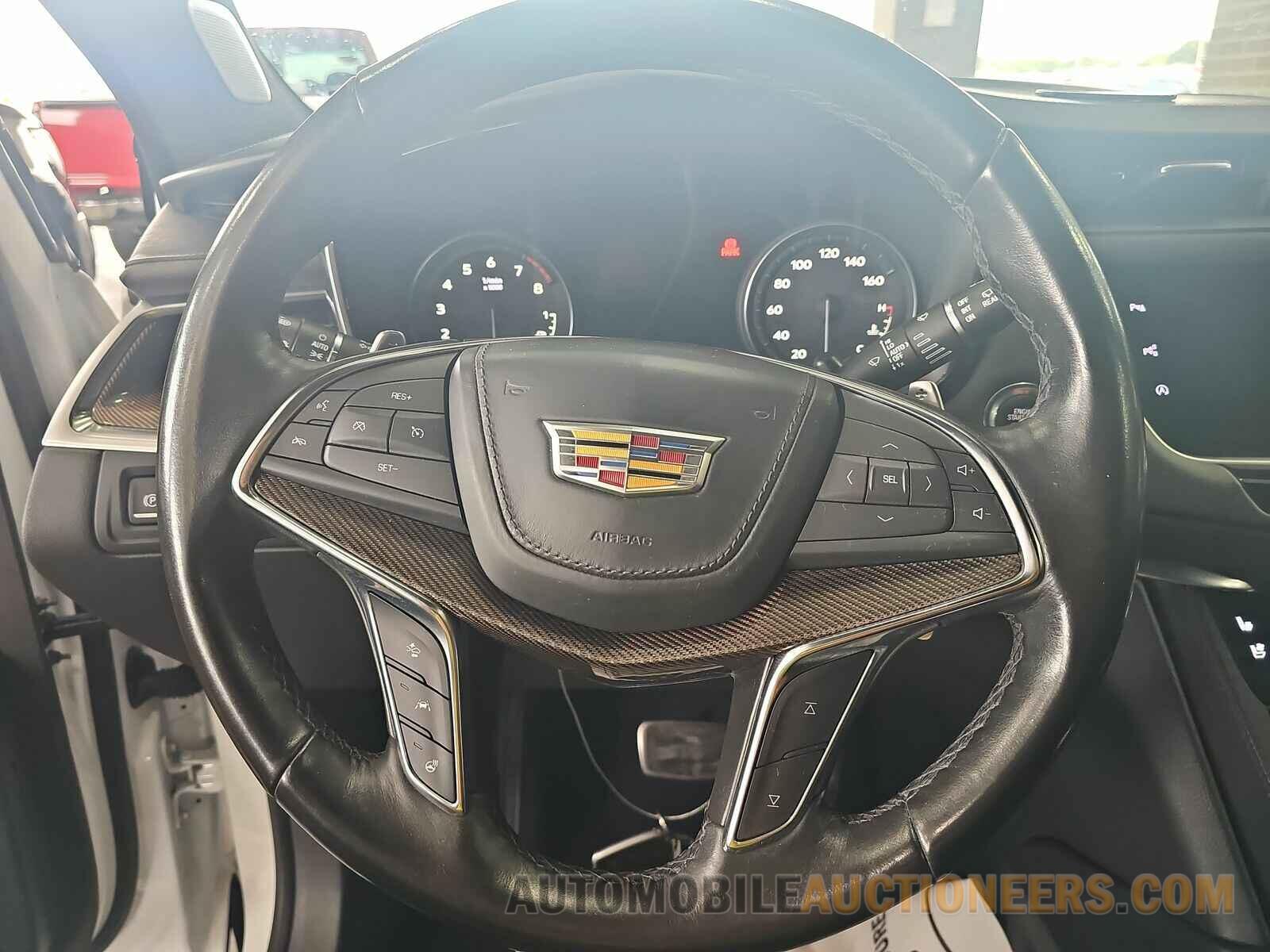 1GYKNHRS7MZ208725 Cadillac XT5 S 2021