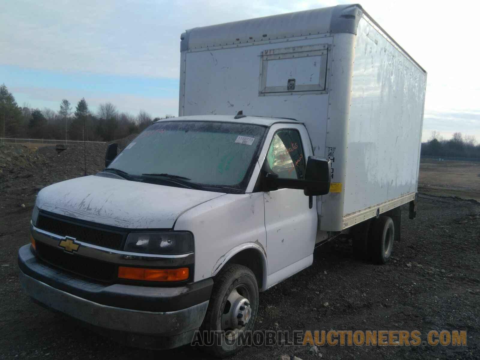 1HA6GUCG5JN001506 Chevrolet Express 2018