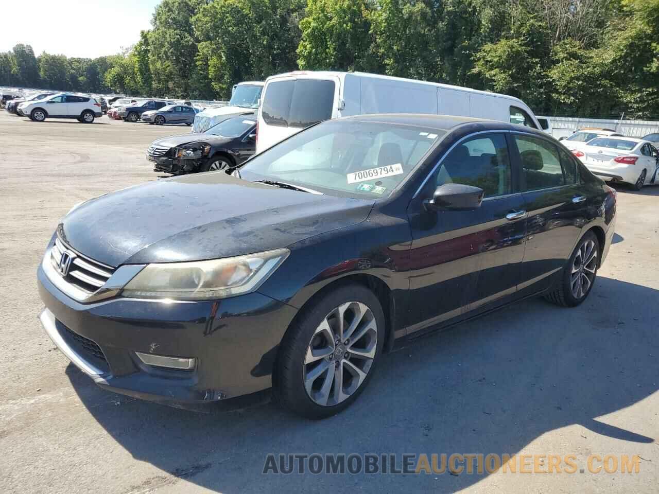 1HGCR2F54DA000571 HONDA ACCORD 2013