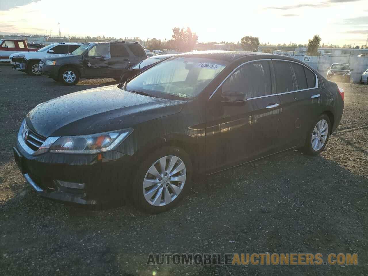 1HGCR2F70DA264386 HONDA ACCORD 2013