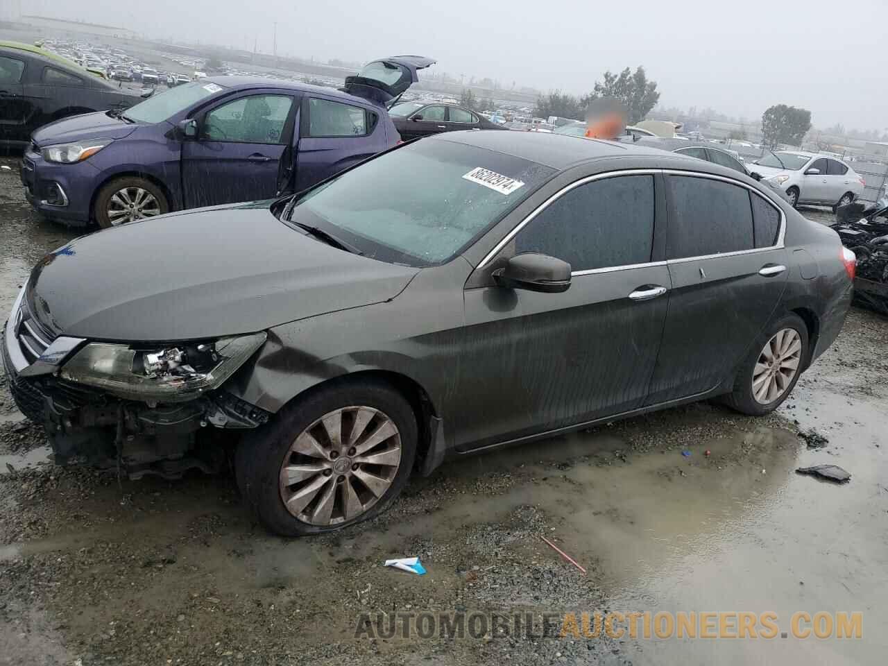 1HGCR2F74DA018005 HONDA ACCORD 2013