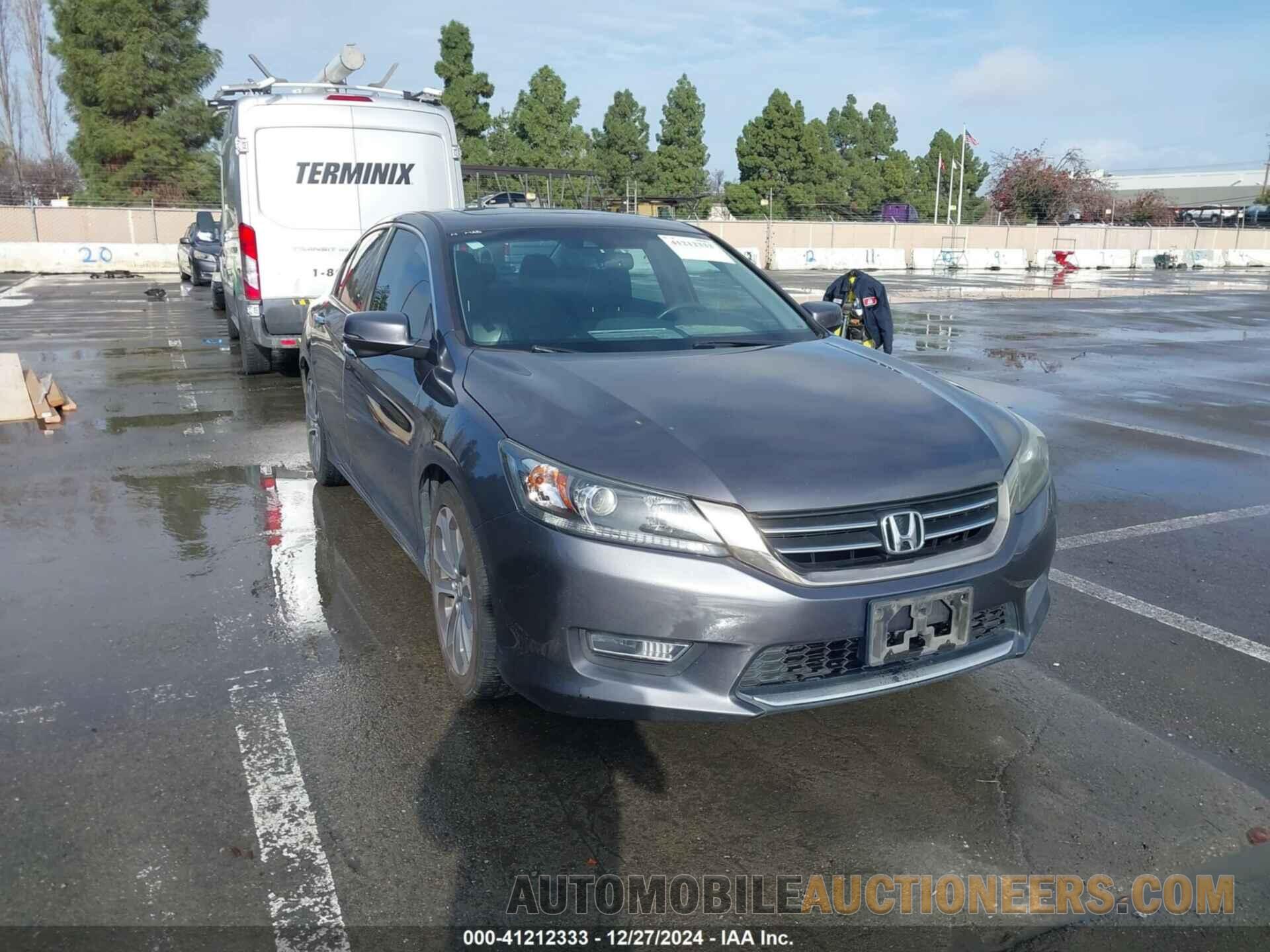 1HGCR2F83DA045673 HONDA ACCORD 2013