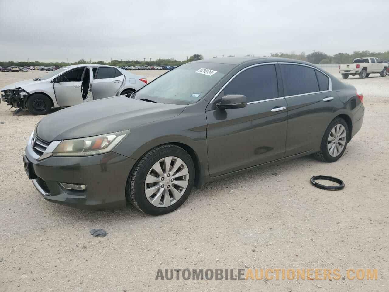 1HGCR2F84DA007093 HONDA ACCORD 2013