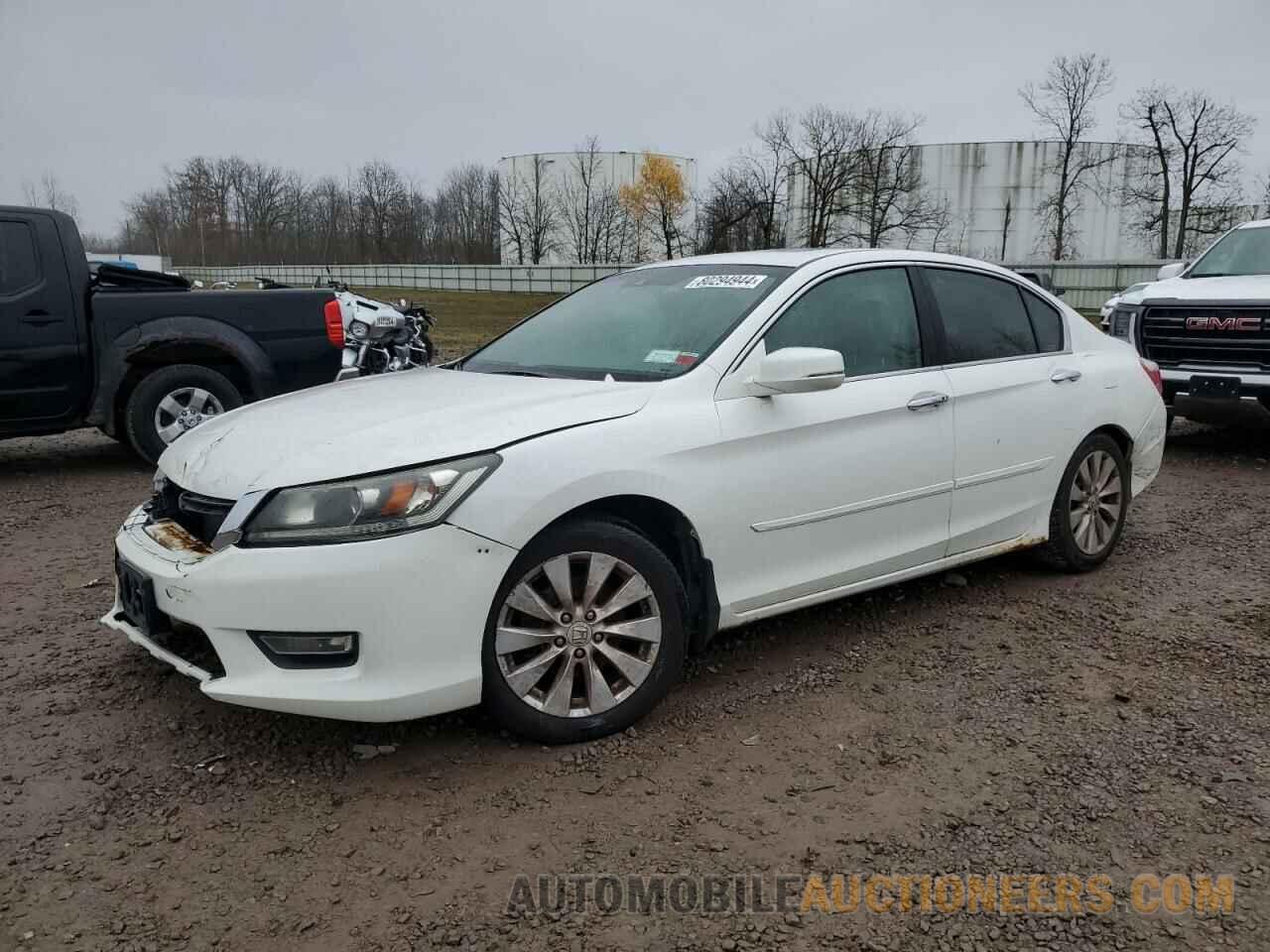 1HGCR2F85DA006132 HONDA ACCORD 2013