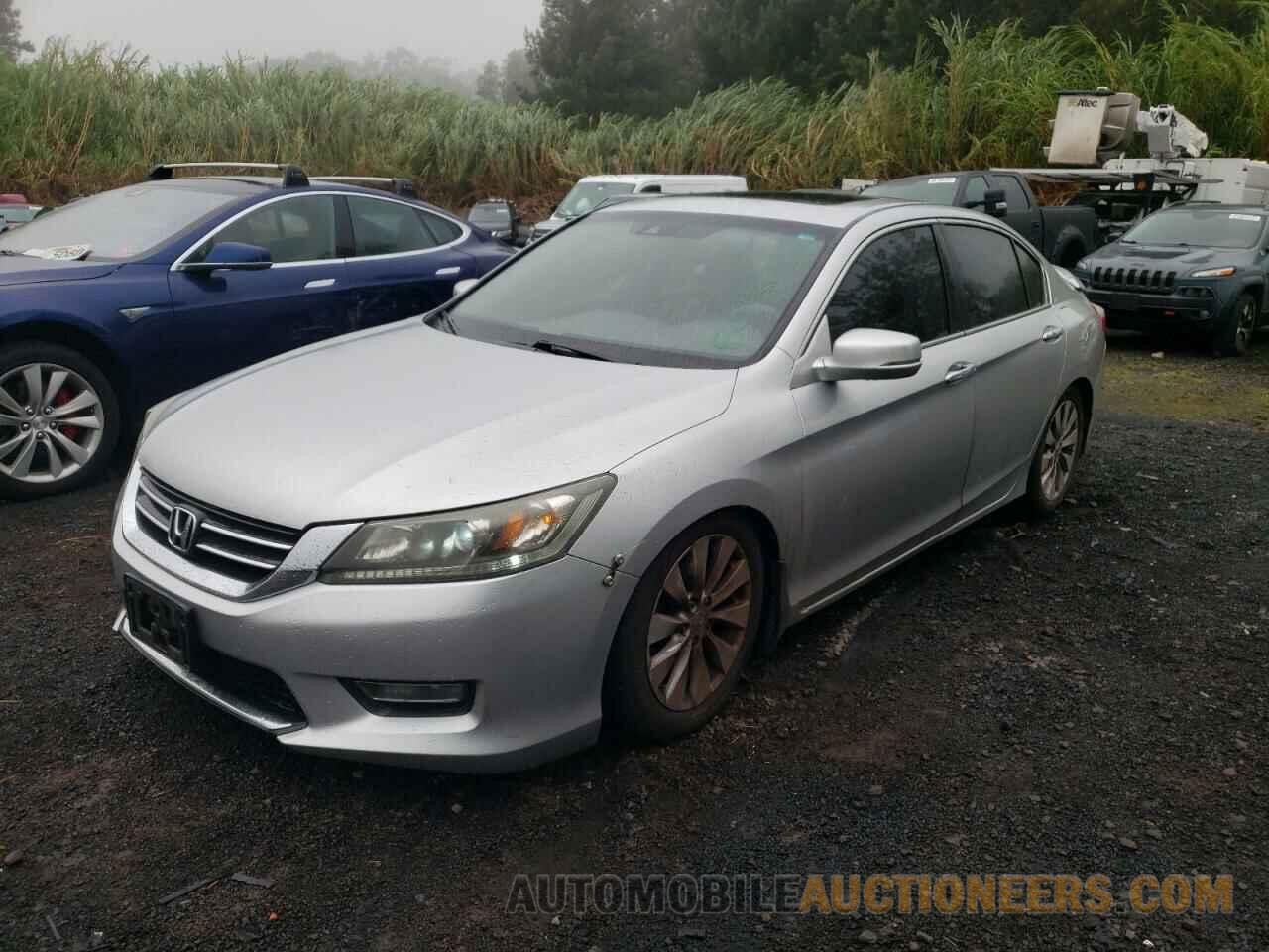 1HGCR2F86DA121435 HONDA ACCORD 2013