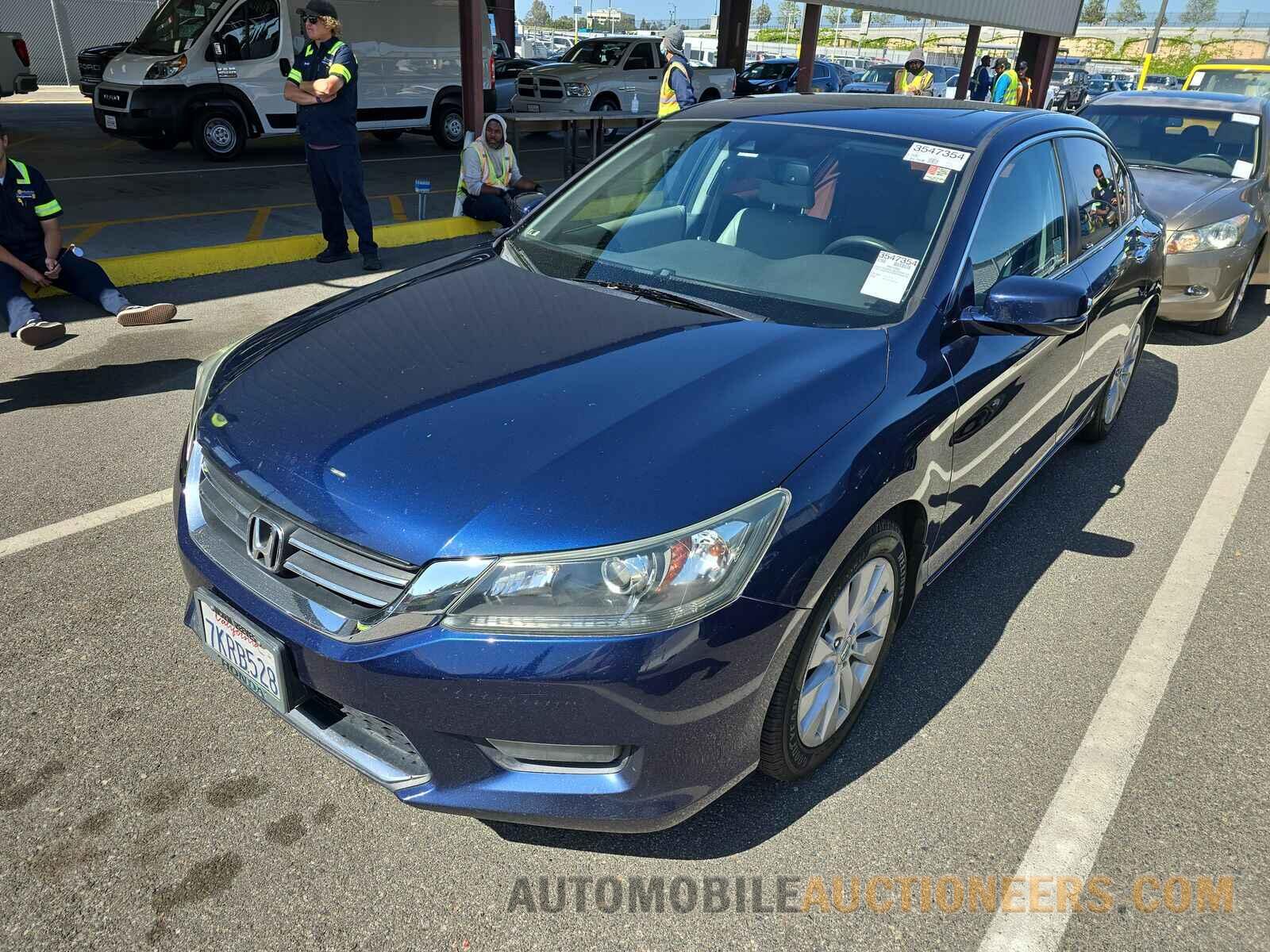 1HGCR2F88FA100010 Honda Accord Sedan 2015