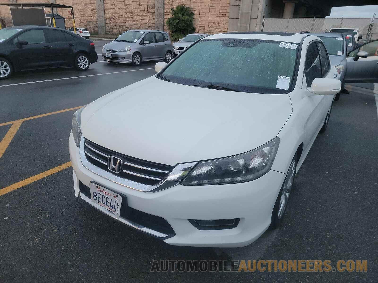 1HGCR3F84FA018328 Honda Accord Sedan 2015