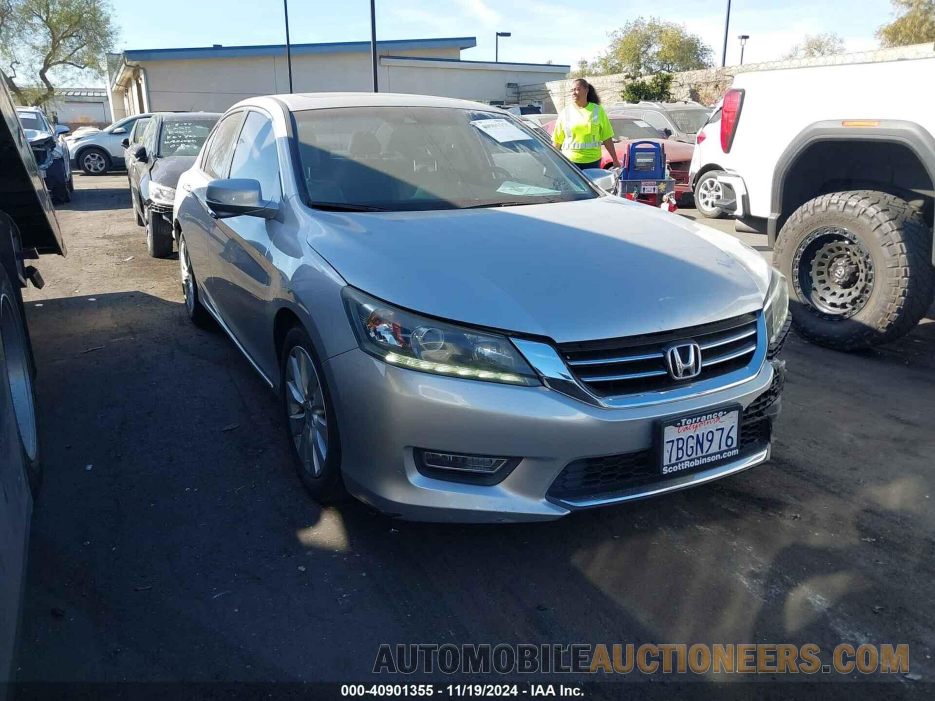 1HGCR3F87DA037615 HONDA ACCORD 2013