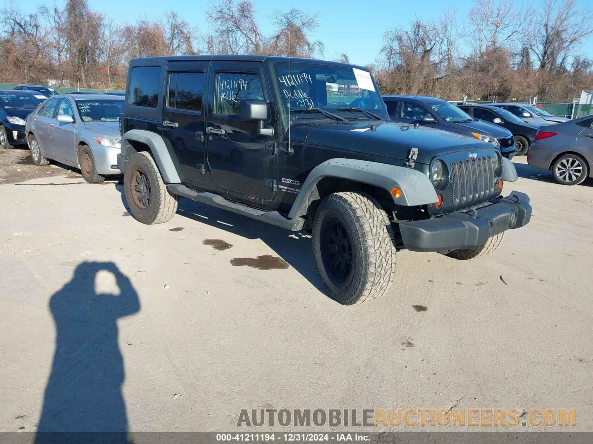 1J4HA3H15BL562230 JEEP WRANGLER UNLIMITED 2011