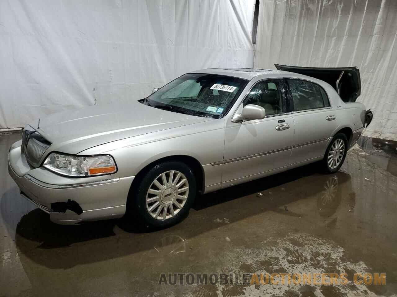 1LNHM81W24Y665543 LINCOLN TOWNCAR 2004