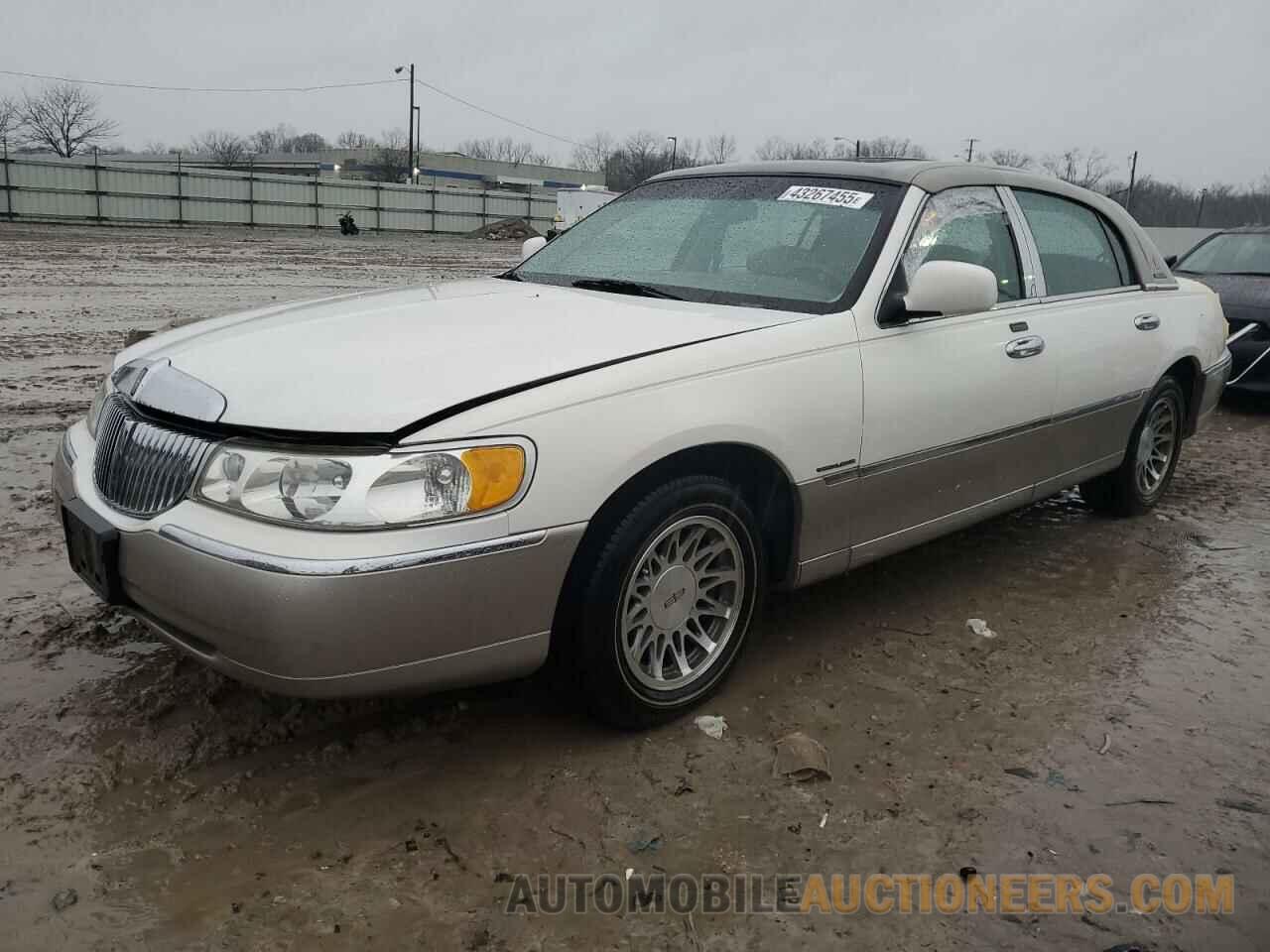 1LNHM82W2YY787484 LINCOLN TOWNCAR 2000