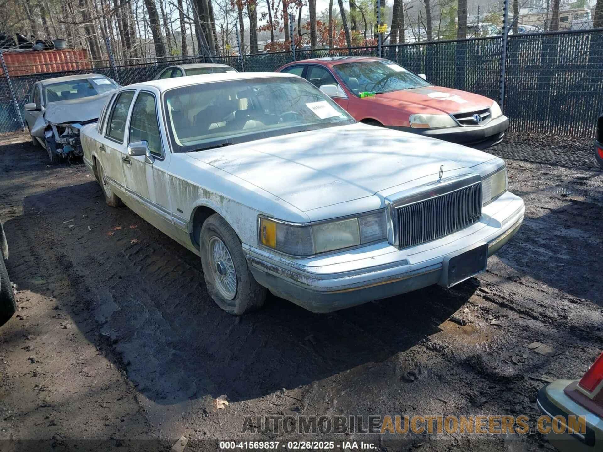 1LNLM82W8NY753930 LINCOLN TOWN CAR 1992