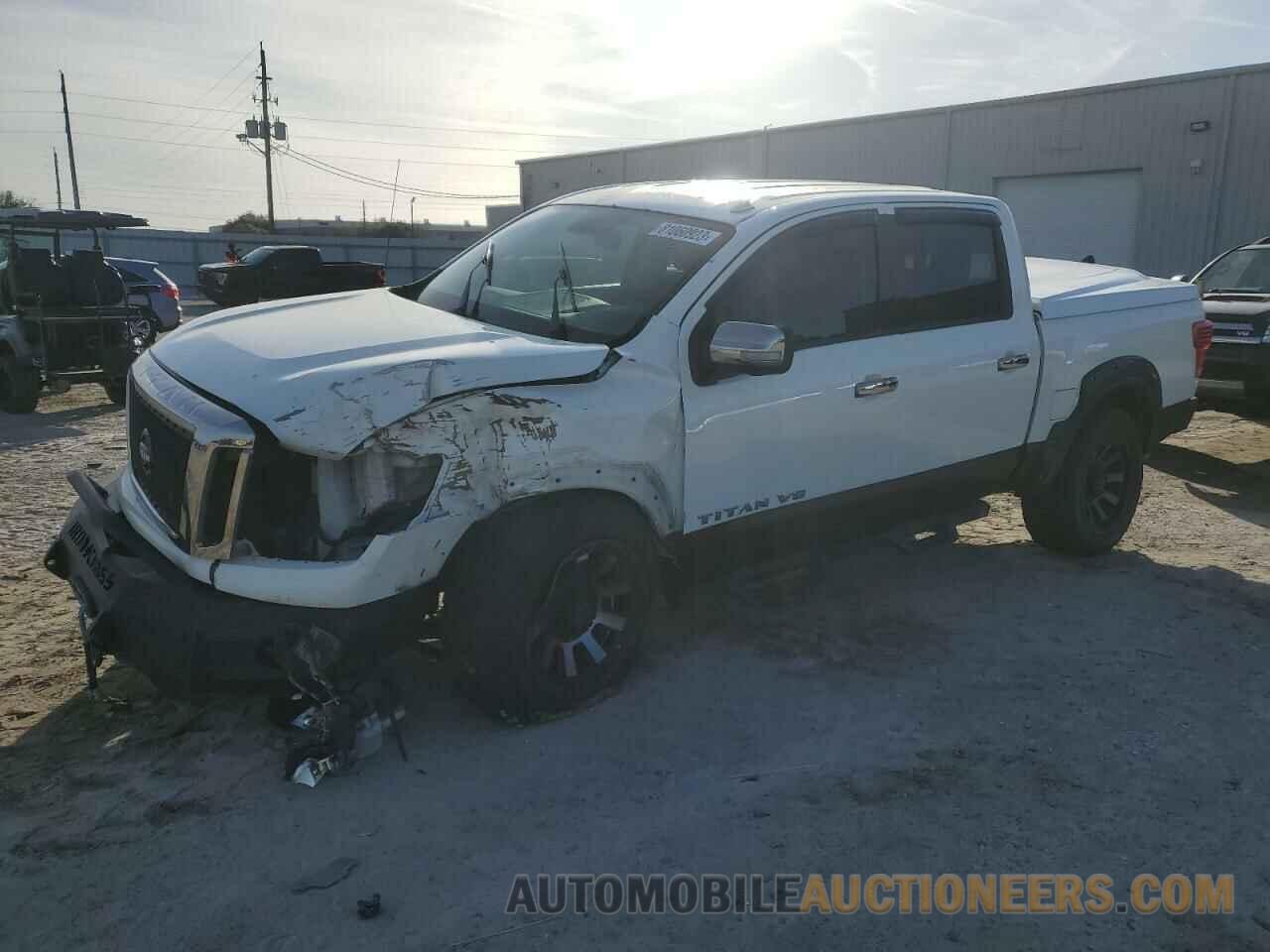 1N6AA1E53JN519069 NISSAN TITAN 2018