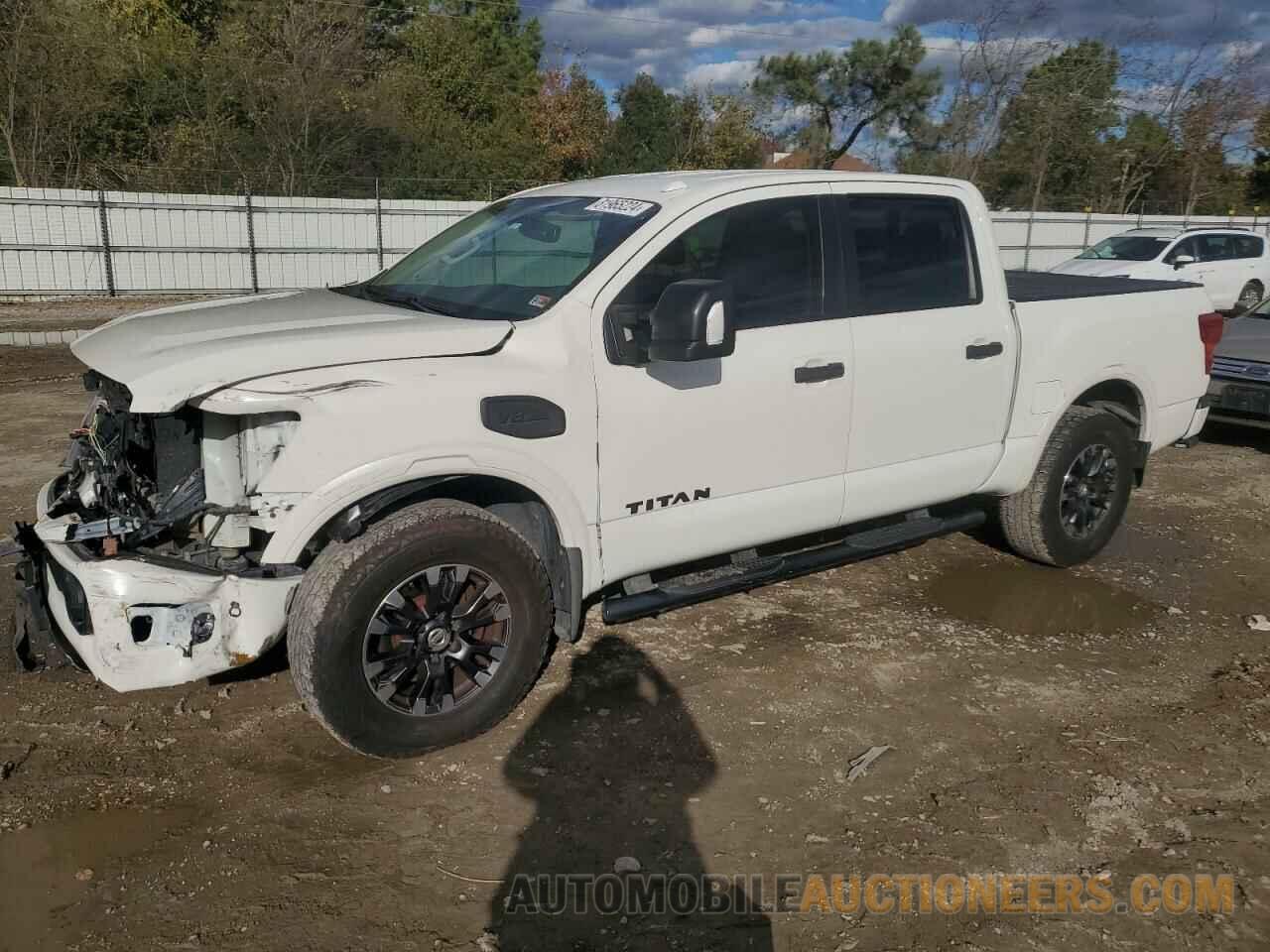 1N6AA1E55HN551824 NISSAN TITAN 2017