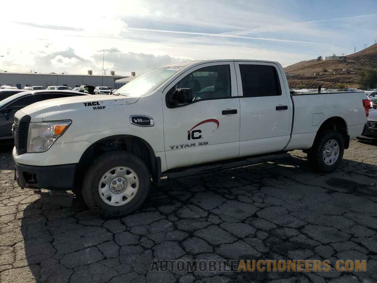 1N6AA1F13HN548724 NISSAN TITAN 2017