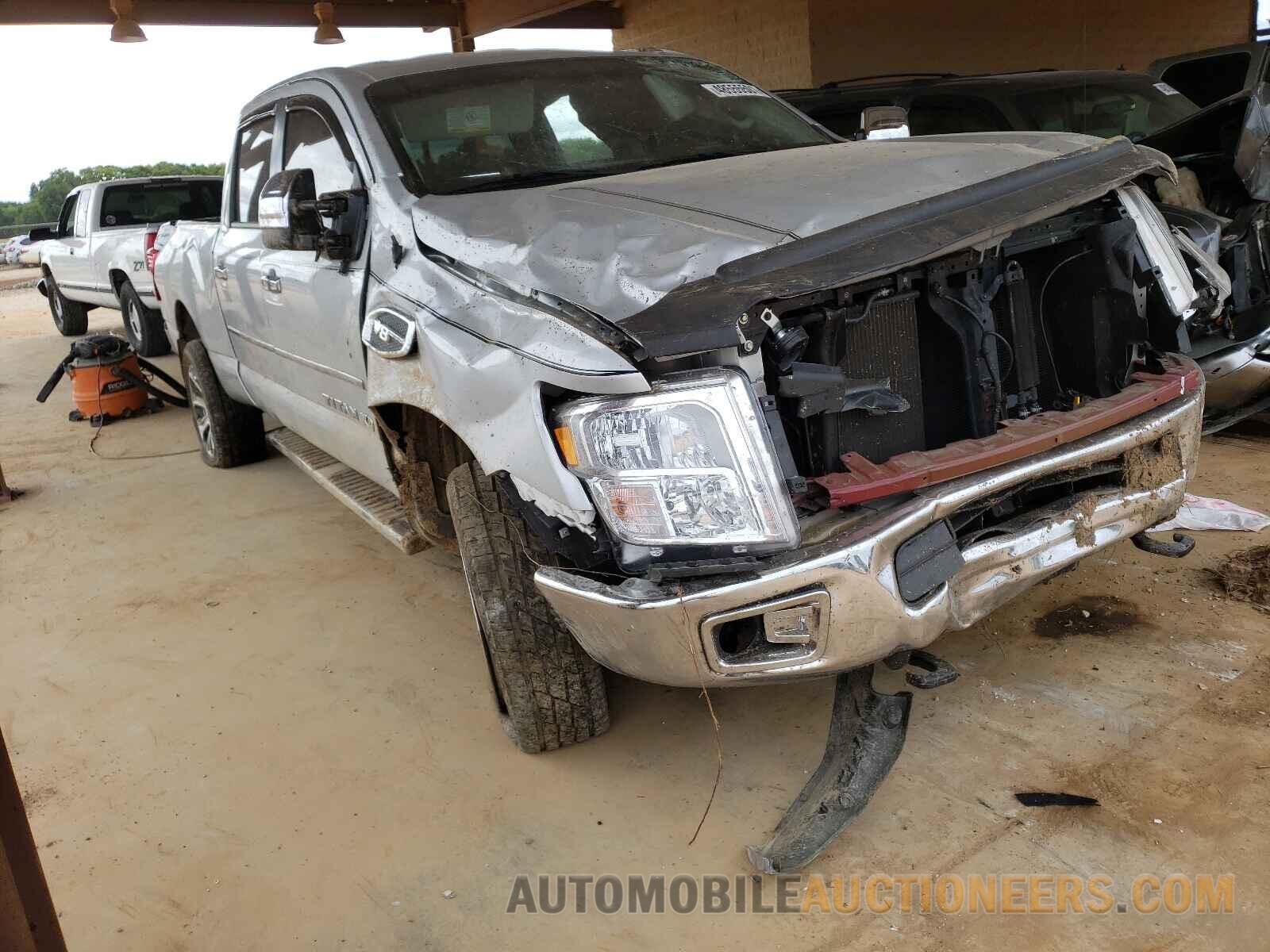 1N6AA1F17JN527557 NISSAN TITAN 2018