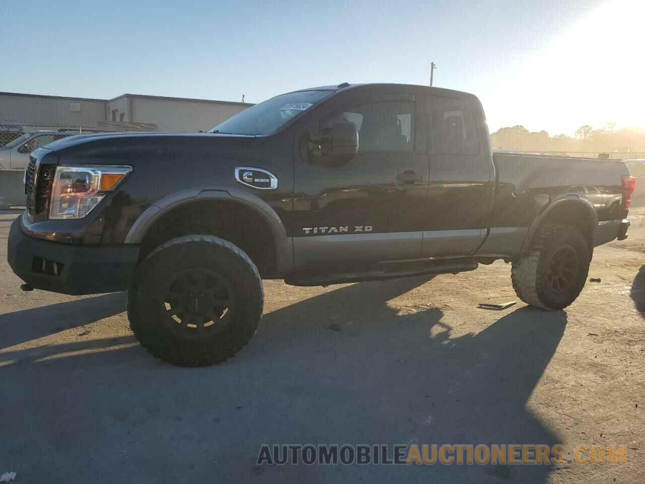 1N6BA1C41HN557005 NISSAN TITAN 2017