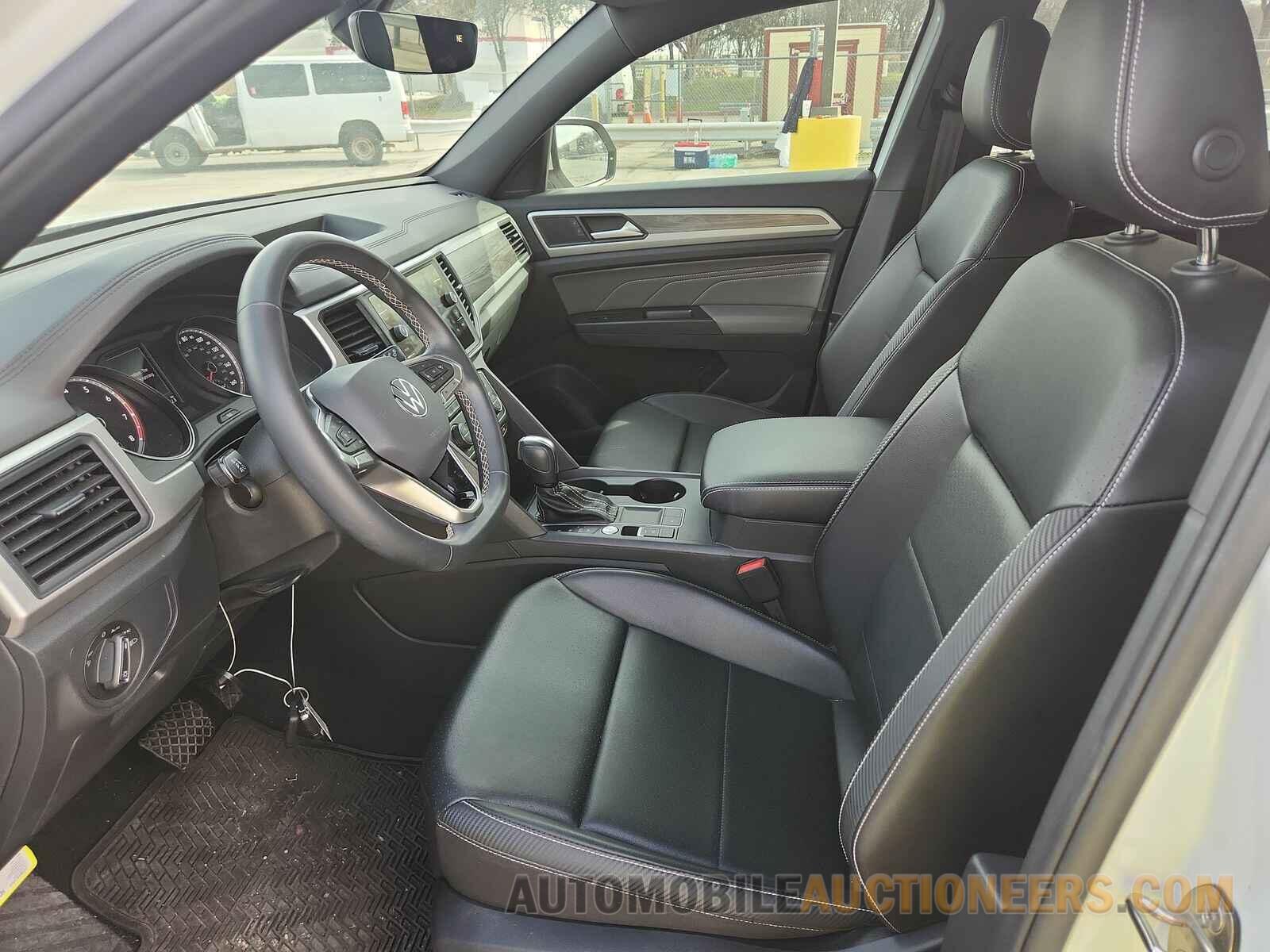 1V2JE2CA8MC217885 Volkswagen Atlas 2021