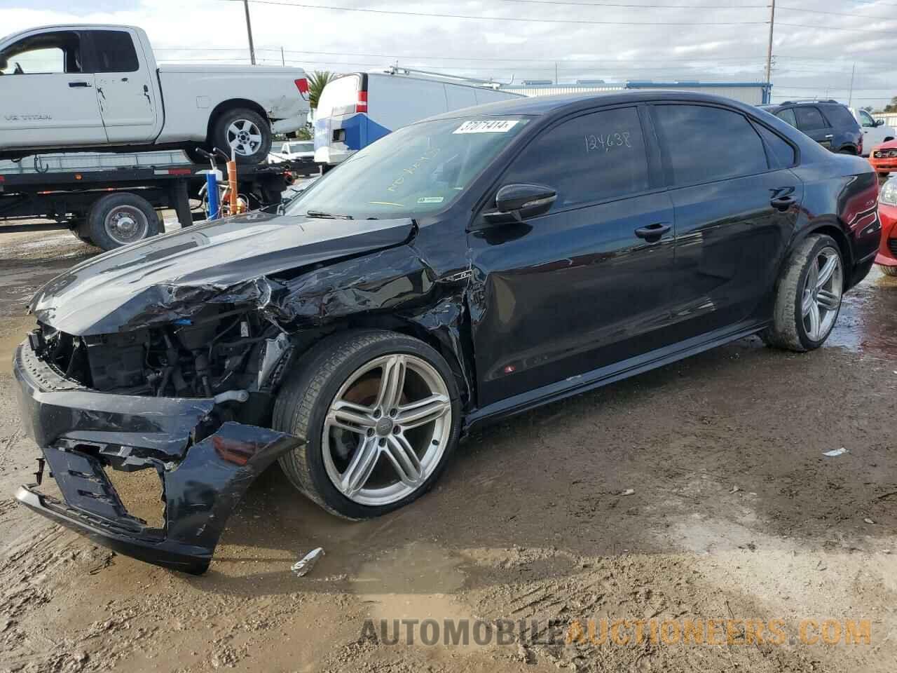 1VWAA7A36JC049008 VOLKSWAGEN PASSAT 2018