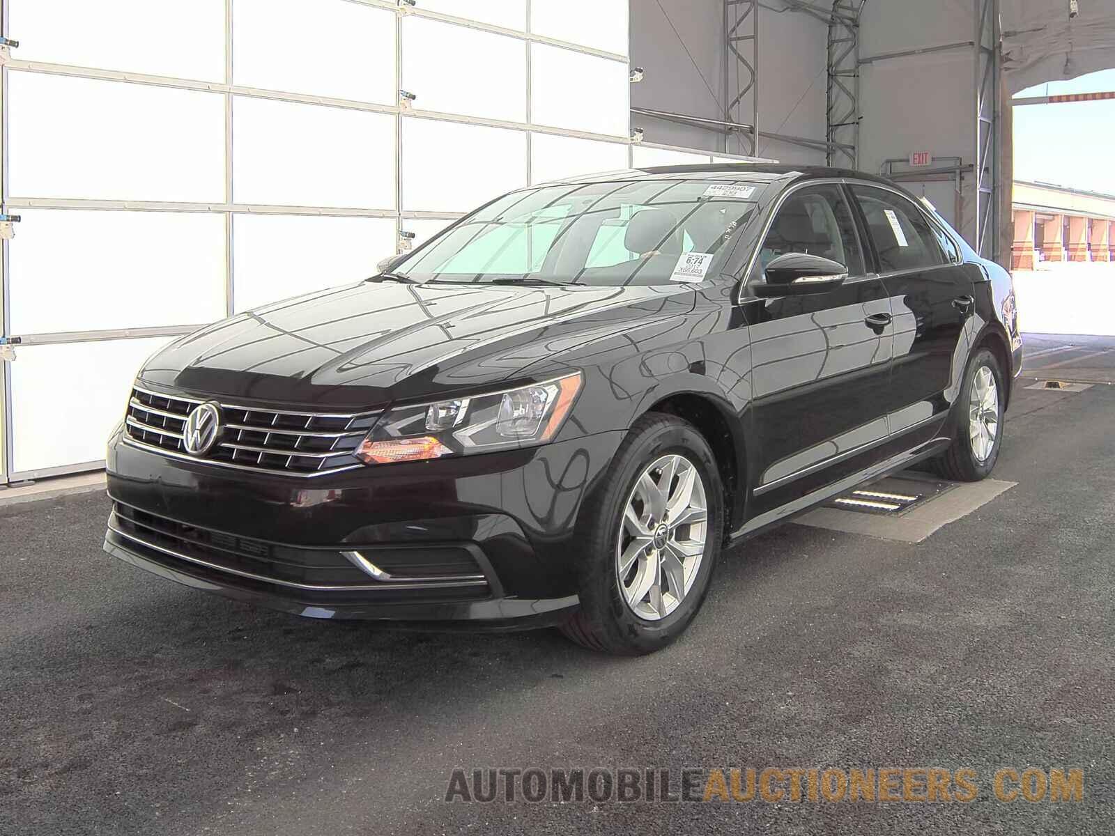 1VWAT7A32HC053299 Volkswagen Passat 2017