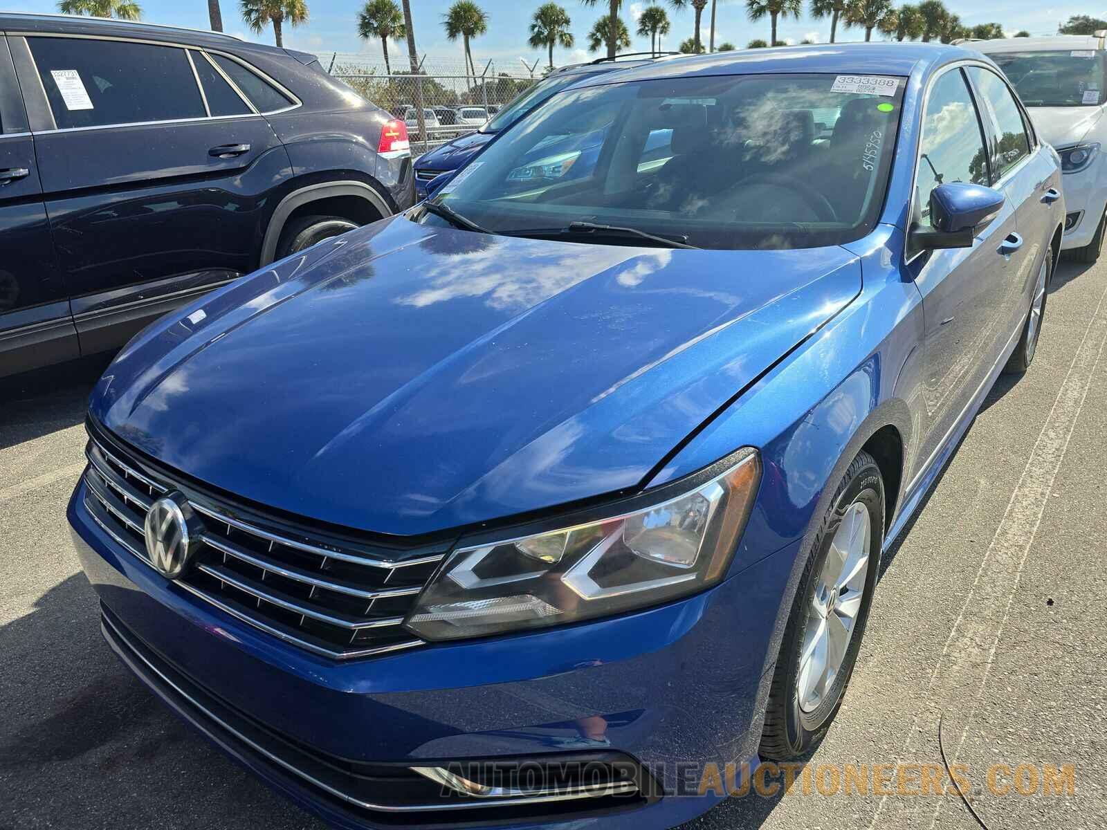 1VWAT7A33HC065428 Volkswagen Passat 2017