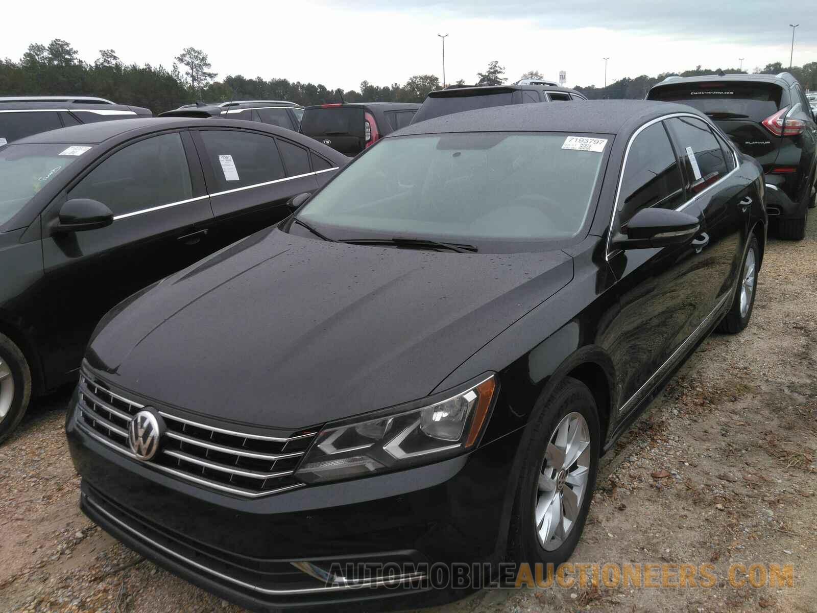 1VWAT7A35HC063728 Volkswagen Passat 2017