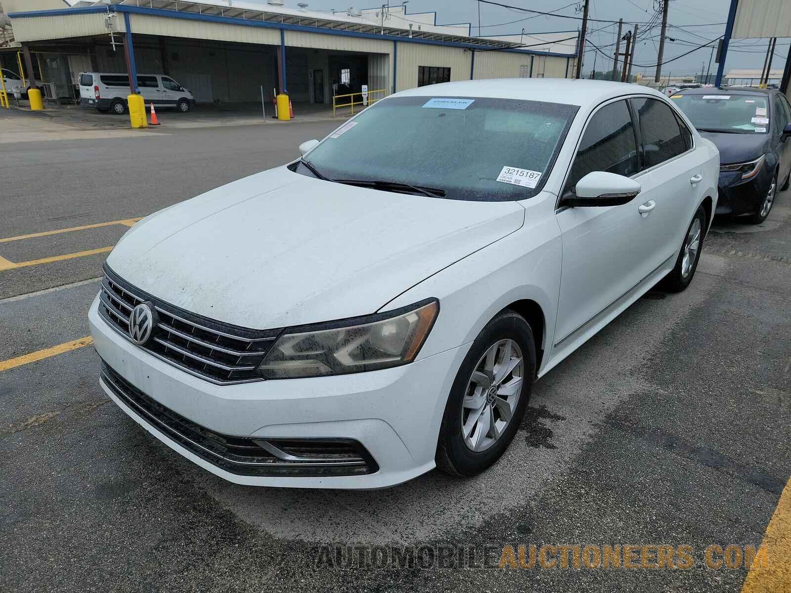 1VWAT7A37HC045957 Volkswagen Passat 2017