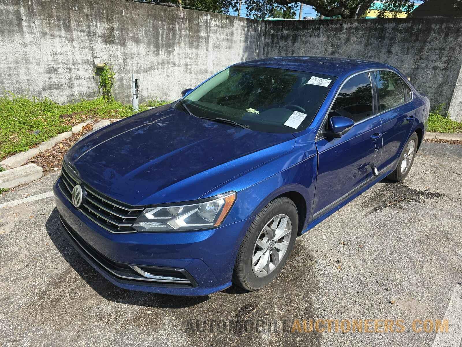 1VWAT7A38HC044901 Volkswagen Passat 2017