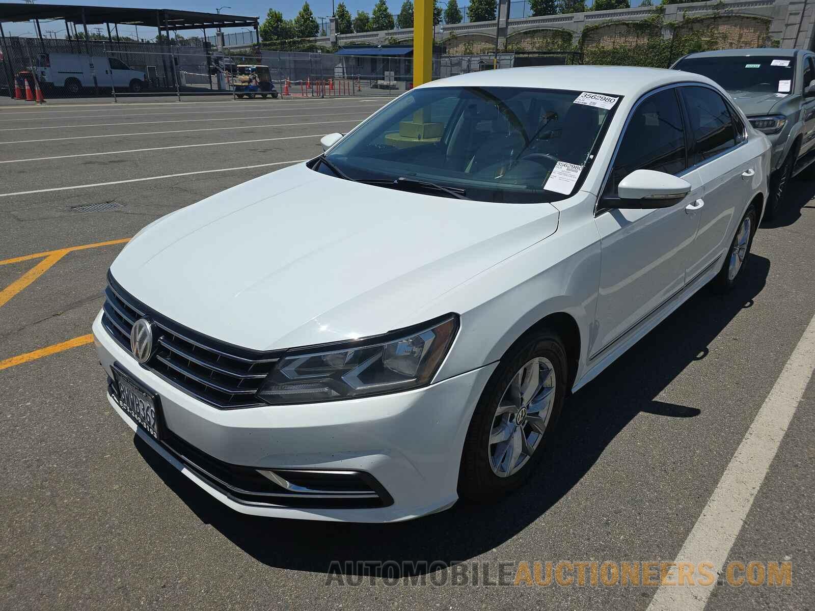 1VWAT7A3XHC051879 Volkswagen Passat 2017