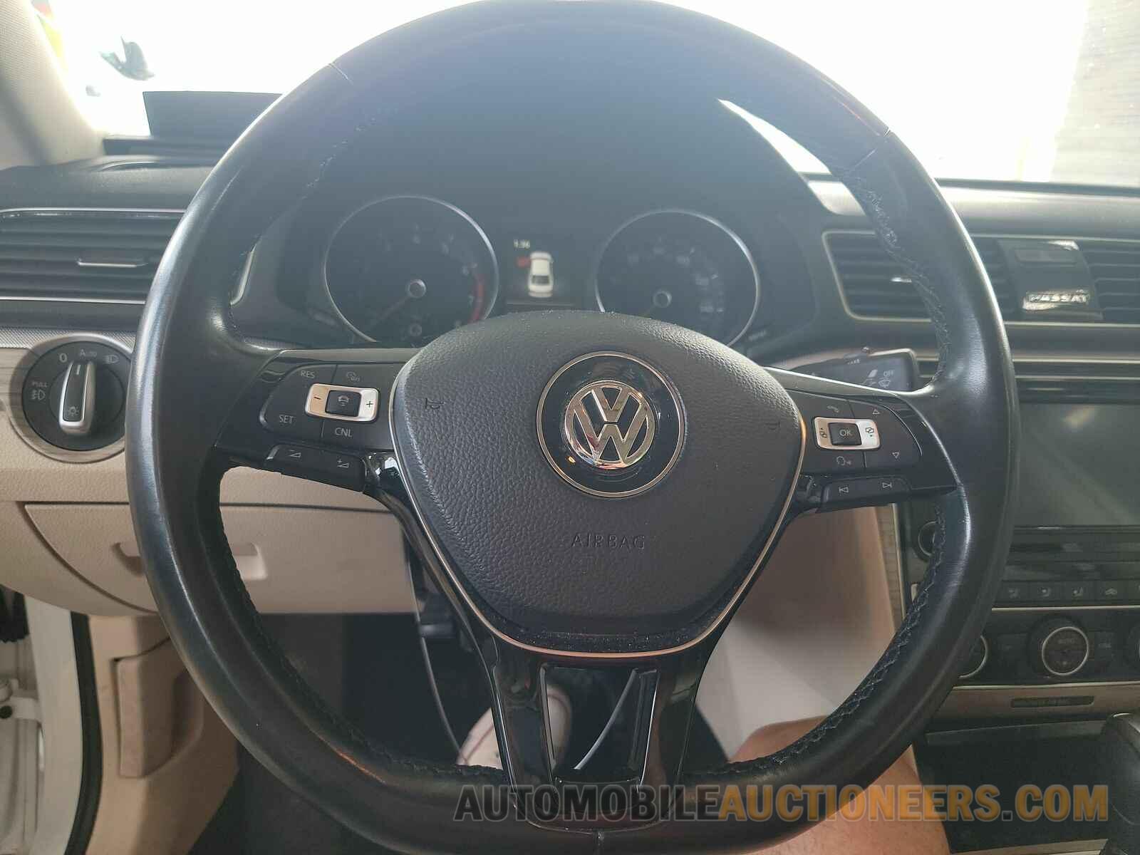 1VWBA7A32JC049723 Volkswagen Passat 2018