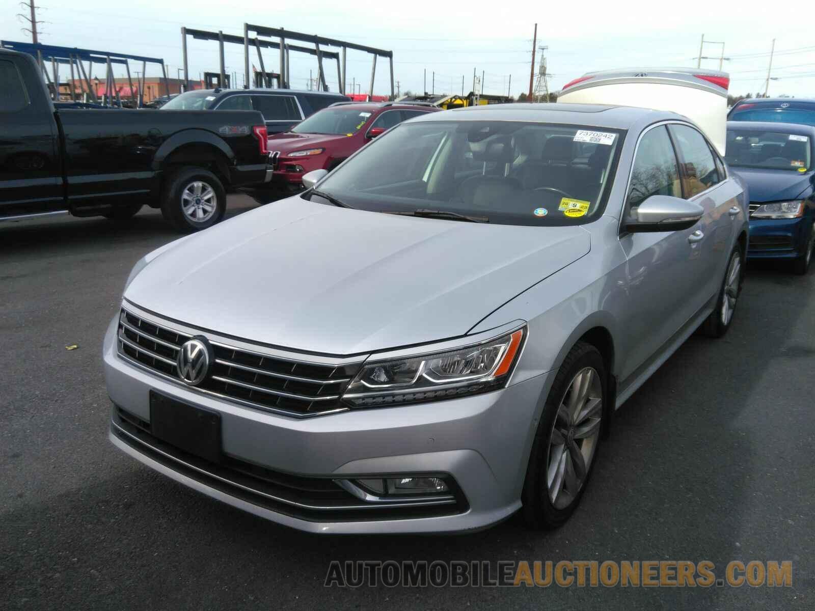 1VWCM7A38GC017976 Volkswagen Passat 2016