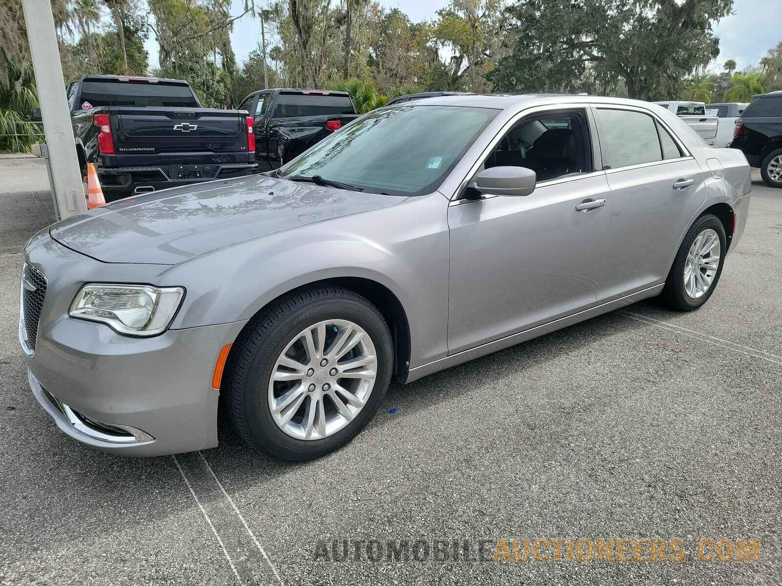 2C3CCAAG0JH257926 Chrysler 300 2018