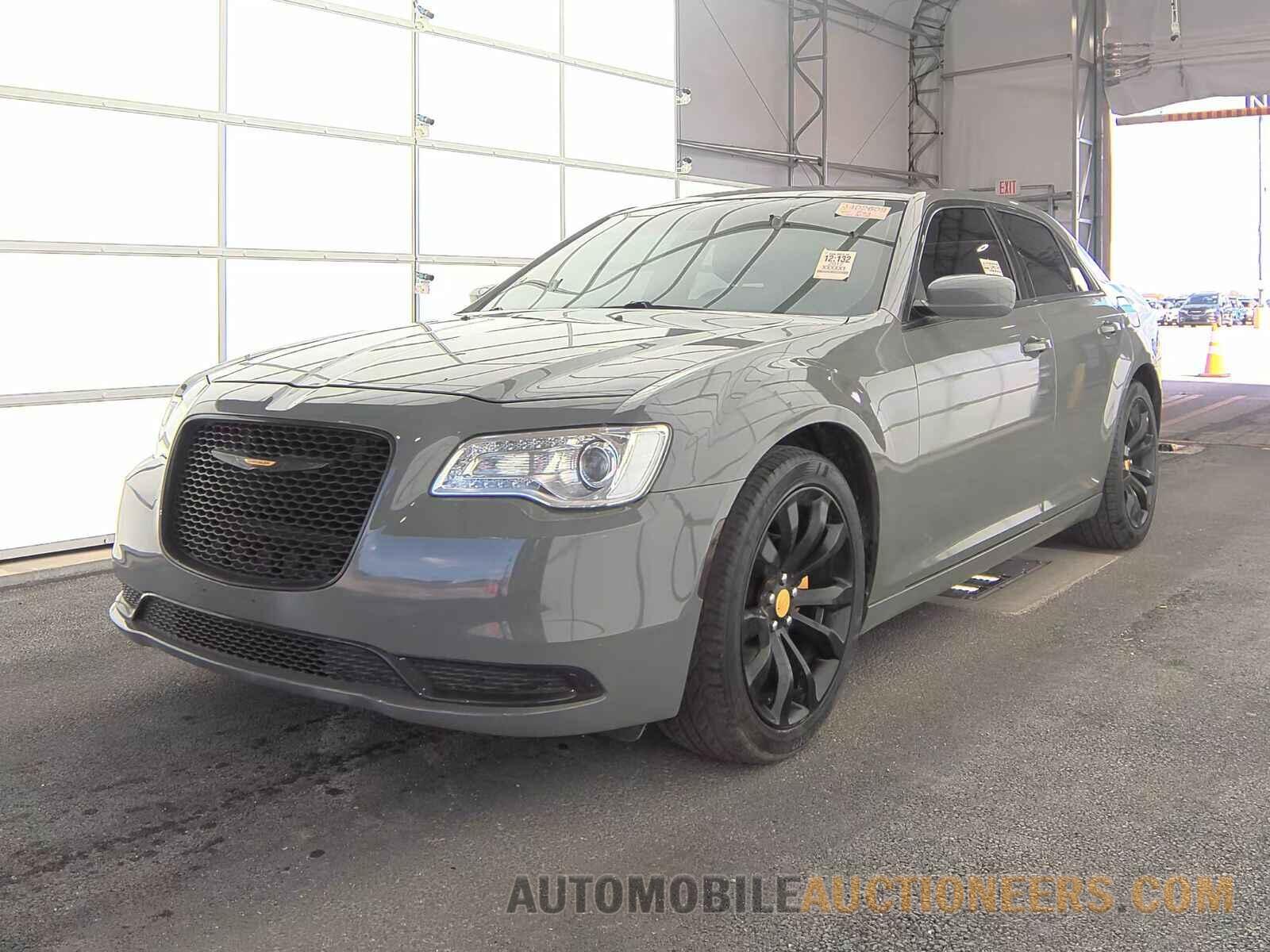 2C3CCAAG5HH668295 Chrysler 300 2017