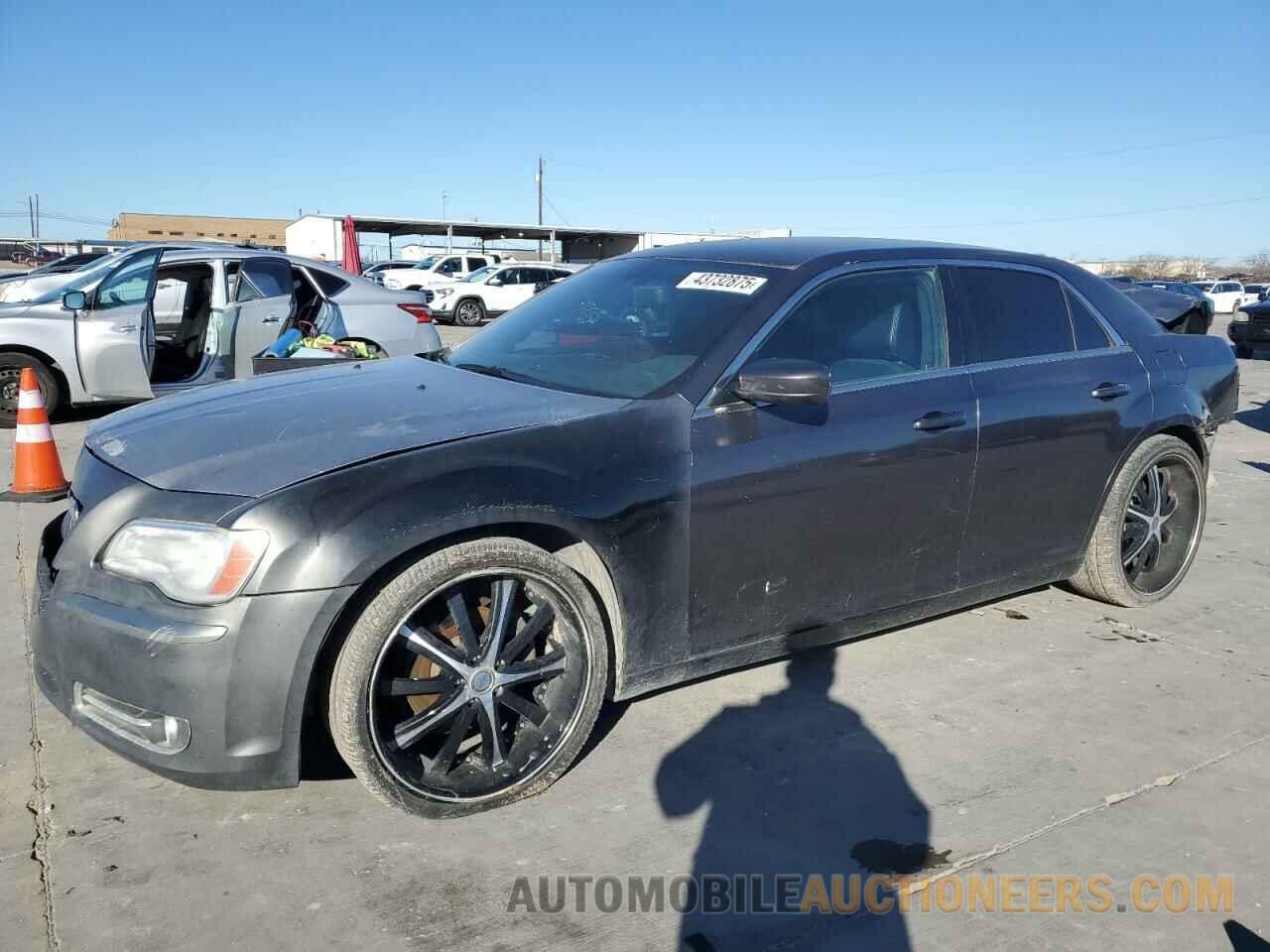 2C3CCAAGXDH633830 CHRYSLER 300 2013