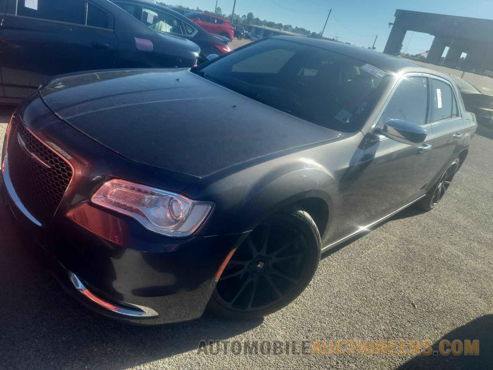 2C3CCAEG0KH585696 Chrysler 300 2019