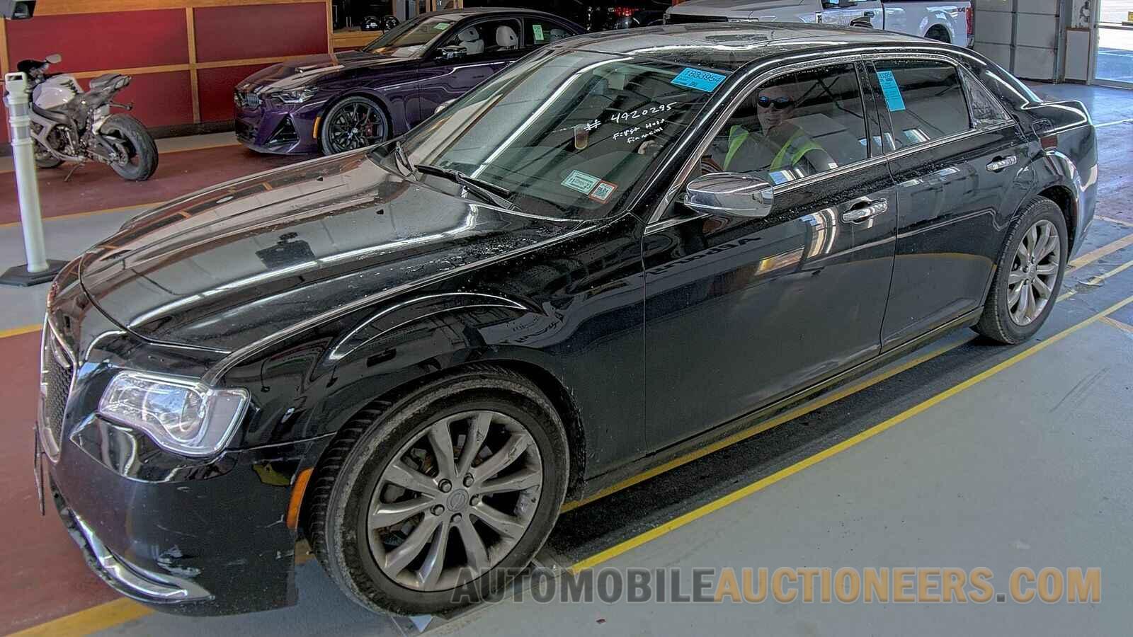 2C3CCAKG4HH580370 Chrysler 300 2017