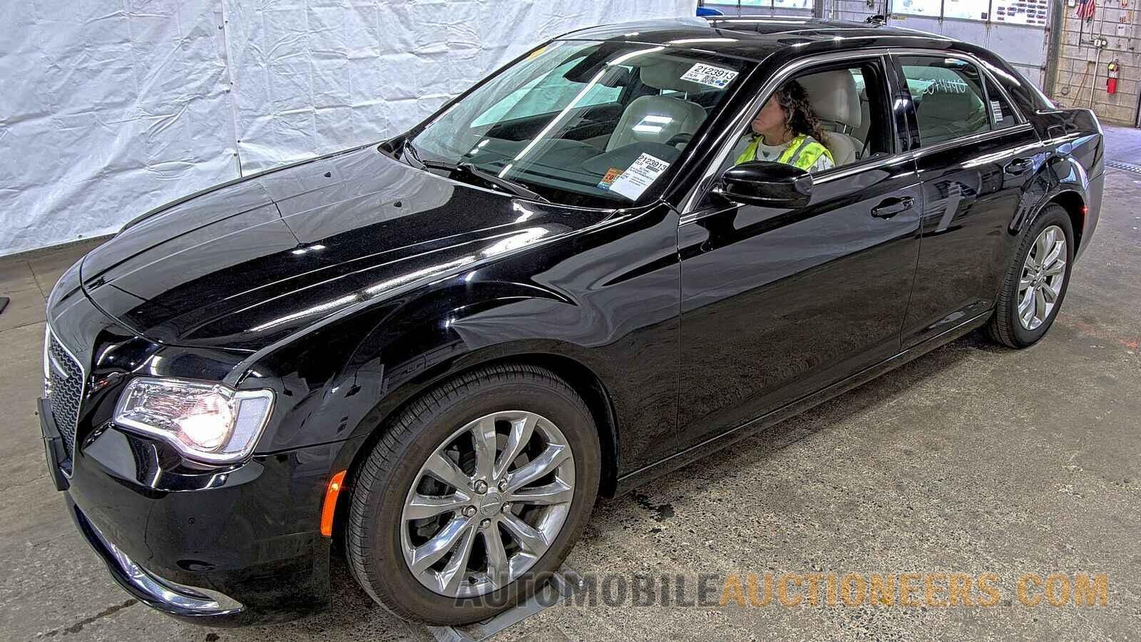 2C3CCARG6GH321318 Chrysler 300 2016