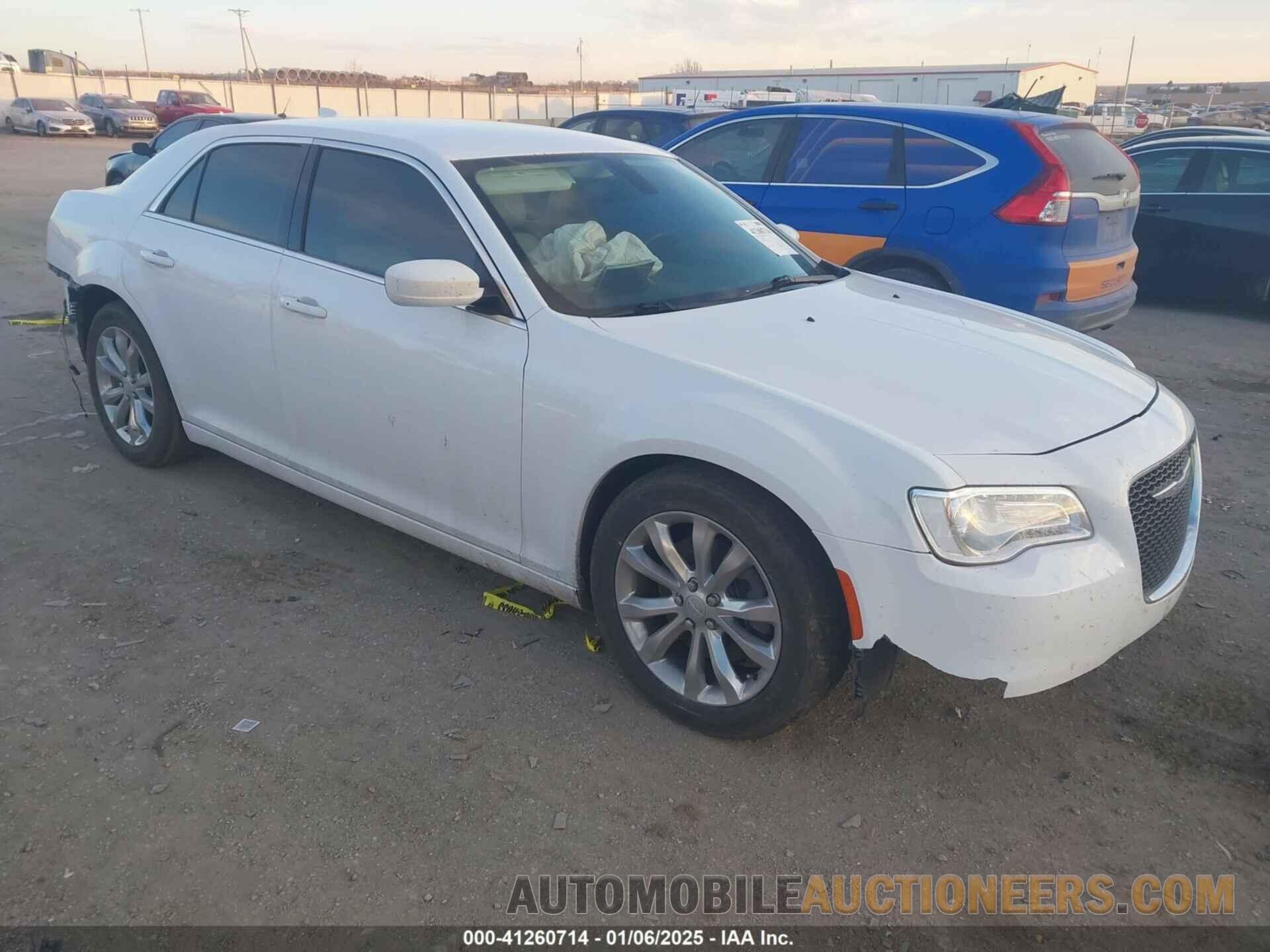 2C3CCARG7HH567926 CHRYSLER 300 2017