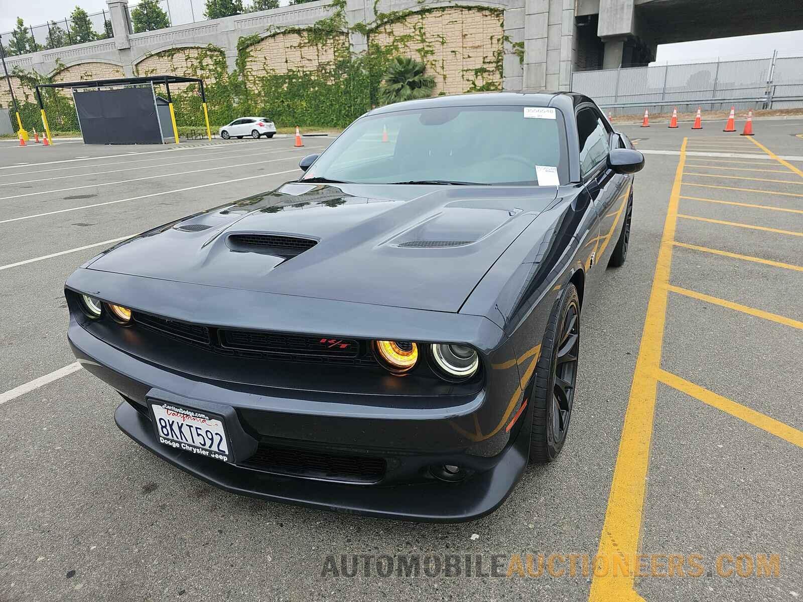 2C3CDZFJ2KH574818 Dodge Challenger 2019